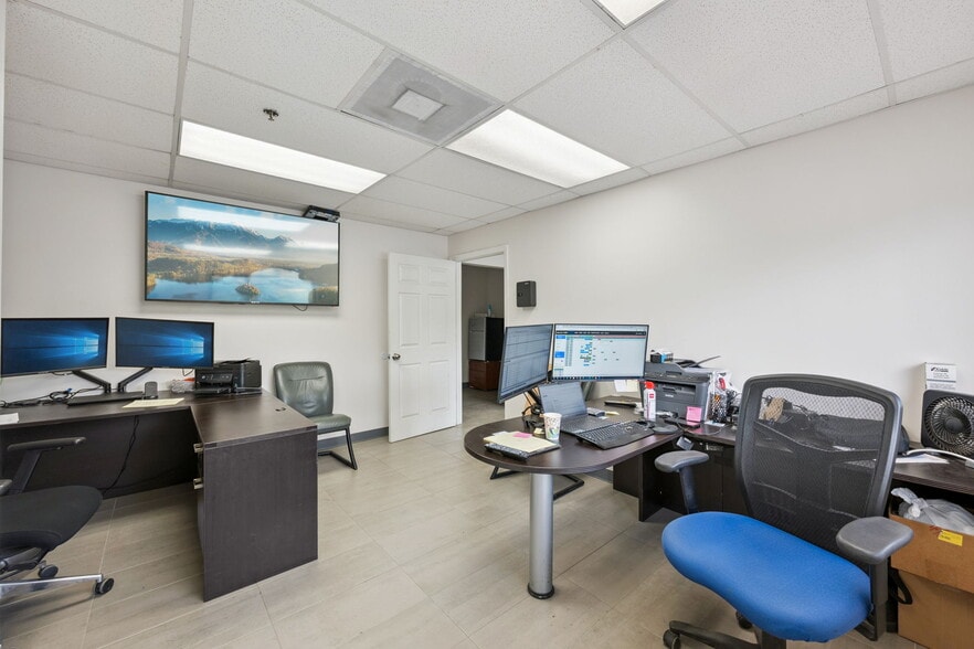 More Photos Of 10207-10235 General Dr, Orlando Warehouse For Sale