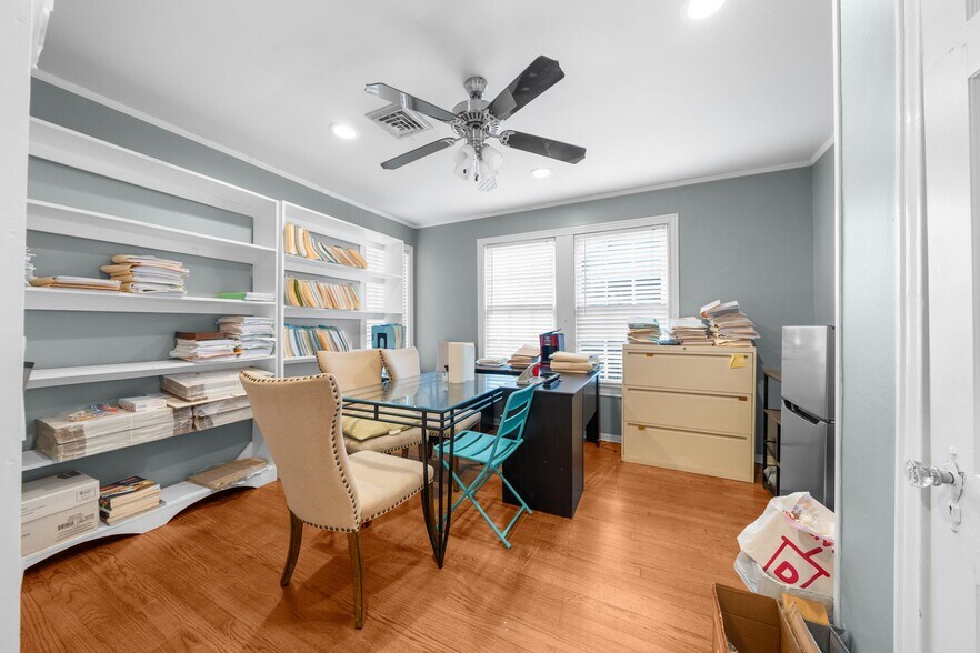 More Photos Of 1030 Heights Blvd, Houston General Retail For Sale