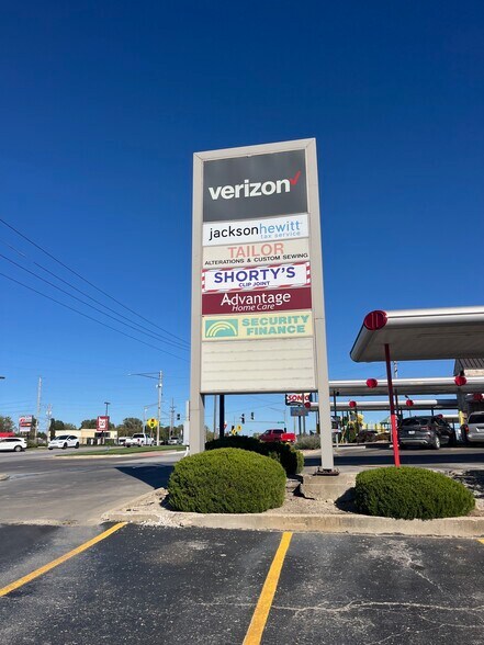 More Photos Of 1711-1763 W Jesse James Rd, Excelsior Springs General Retail For Sale