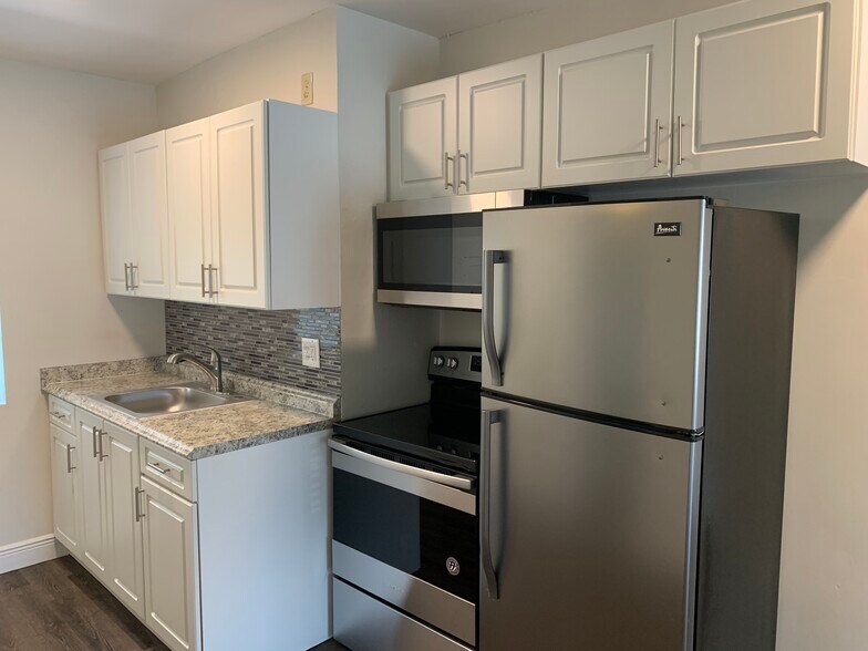 More Photos Of 2331 Hayes St, Hollywood Apartments For Sale