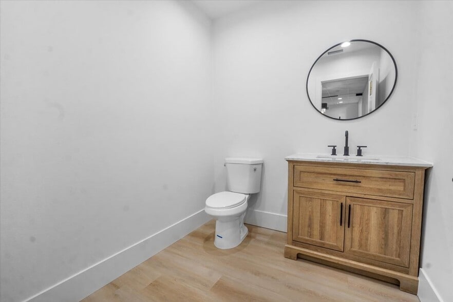 More Photos Of 1240 N Jefferson St, Anaheim Warehouse For Sale