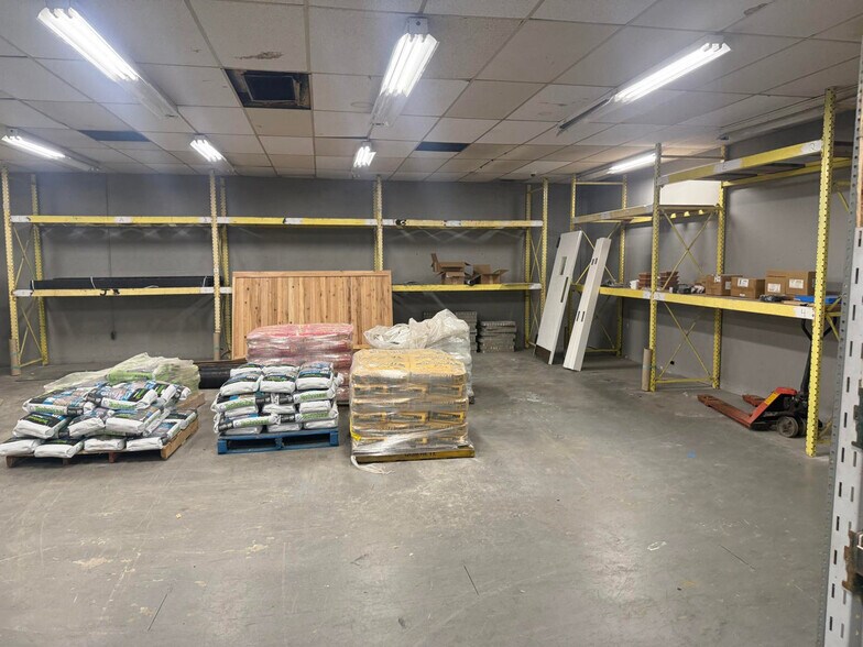 More Photos Of 836 Troy Schenectady Rd, Latham Freestanding For Lease