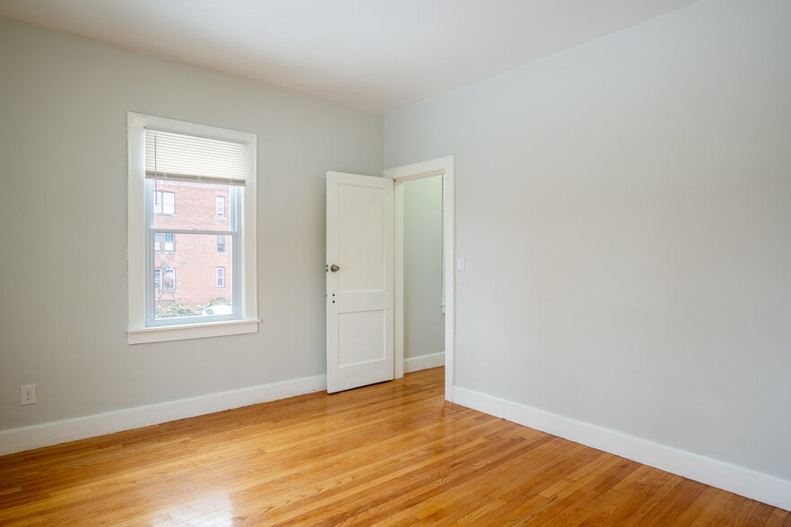 More Photos Of 69 Winter St, Springfield Apartments For Sale