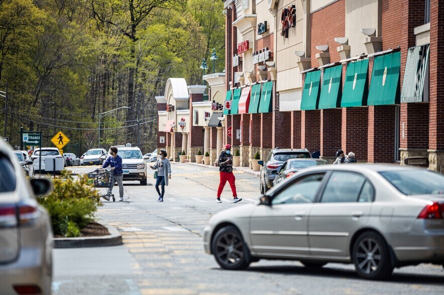 More Photos Of 919-1001 Central Park Ave, Scarsdale Freestanding For Lease