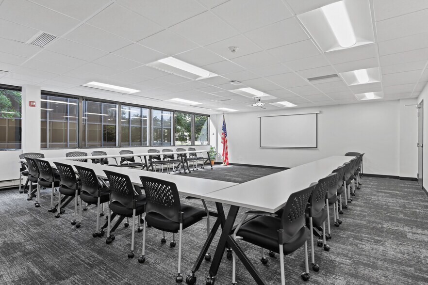 More Photos Of 1400 E Touhy Ave, Des Plaines Office For Lease