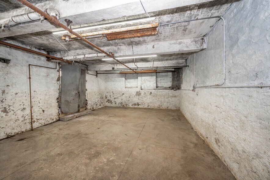 More Photos Of 1514 Kinney Ave, Cincinnati Warehouse For Sale