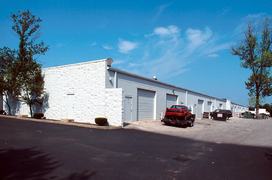 More Photos Of 4305-4337 W 96th St, Indianapolis Light Manufacturing For Lease