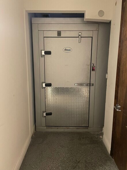 More Photos Of 72 NW 79th St, Miami Restaurant For Sale