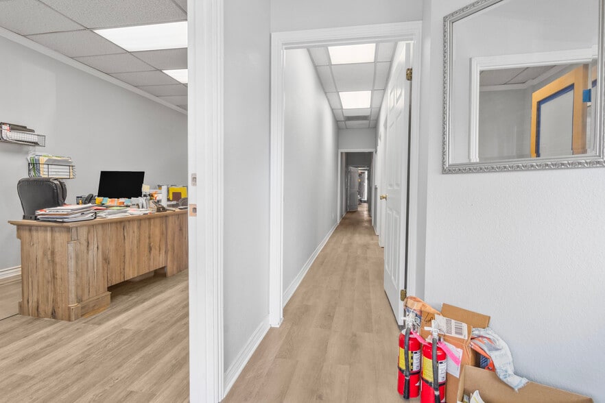 More Photos Of 1613 W Burbank Blvd, Burbank Storefront For Sale
