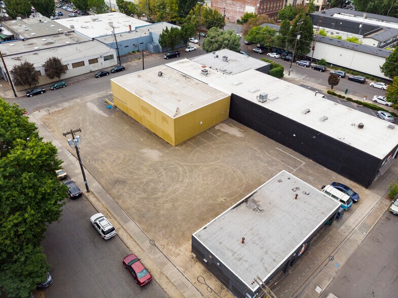 More Photos Of NW Corner of SE 9th and SE Ash Street ave, Portland Land For Lease
