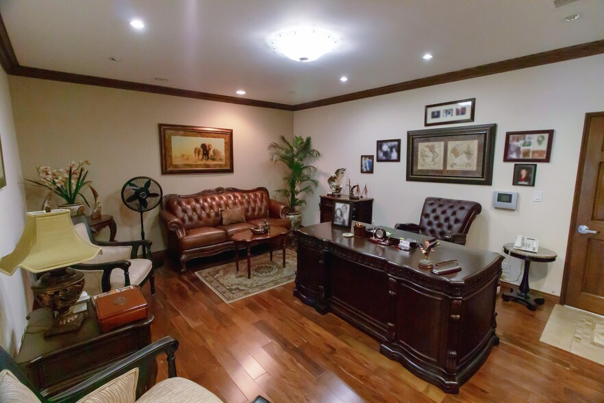 More Photos Of 12065-12069 Jefferson Blvd, Culver City Office For Lease