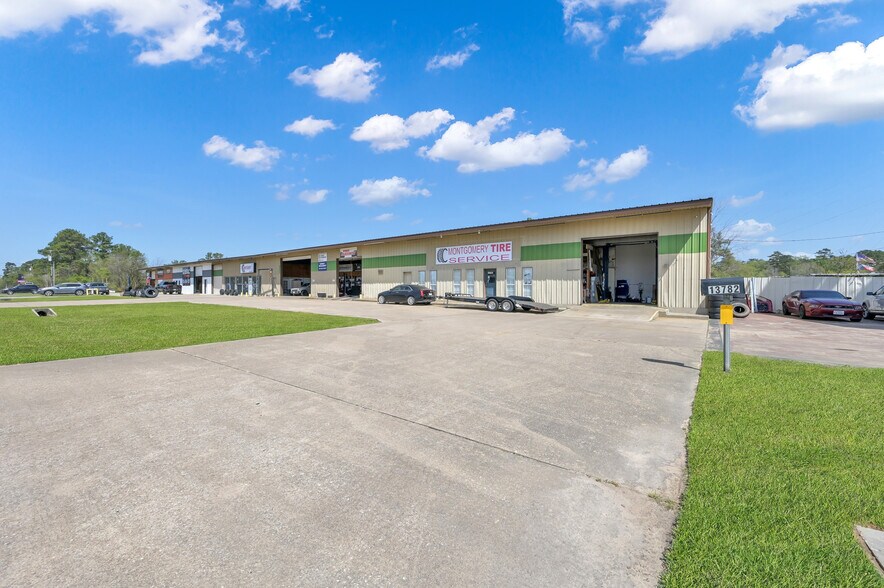 More Photos Of 13782 Highway 105 W, Conroe Light Manufacturing For Sale