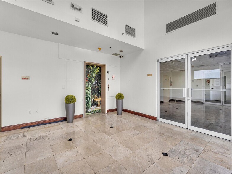 More Photos Of 2701 NW 107th Ave, Miami Refrigeration Cold Storage For Lease