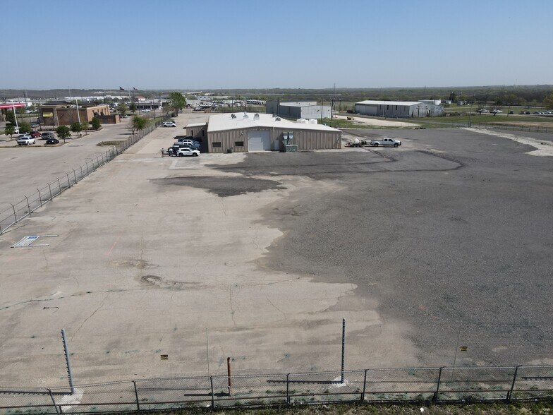 More Photos Of 112 E Industrial Blvd, Cleburne Warehouse For Sale