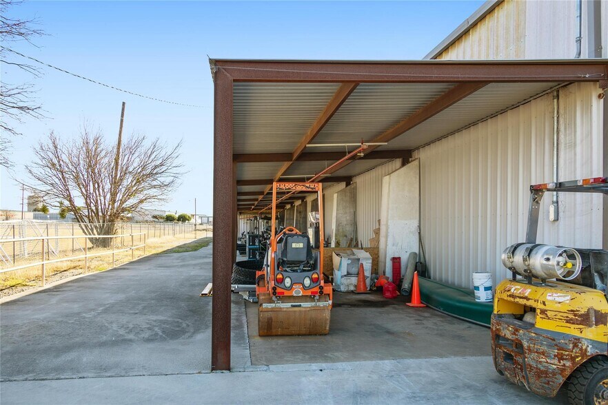 More Photos Of 3300 Milam Dr, Brownwood Industrial For Sale
