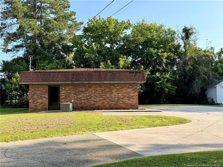 More Photos Of 601 E 7th St, Lumberton Office For Sale