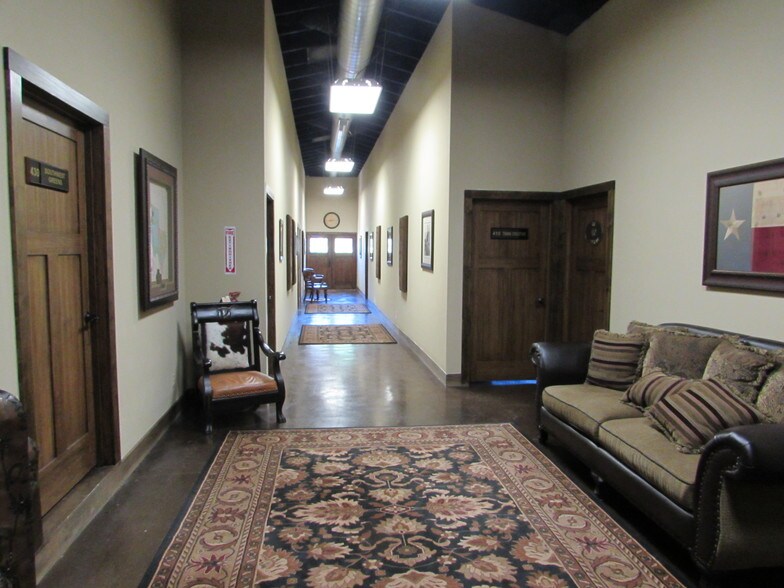 More Photos Of 621 N Main St, Grapevine Office For Sale