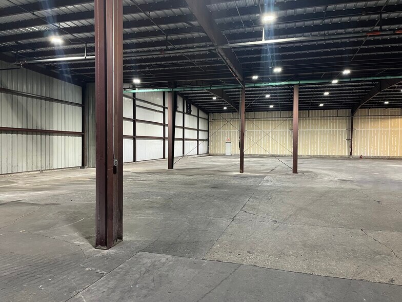 More Photos Of 7921 SW 34th St, Oklahoma City Warehouse For Lease