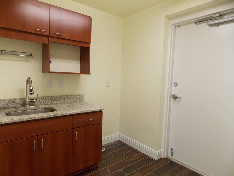 More Photos Of 7730 N Wickham Rd, Melbourne Office For Lease