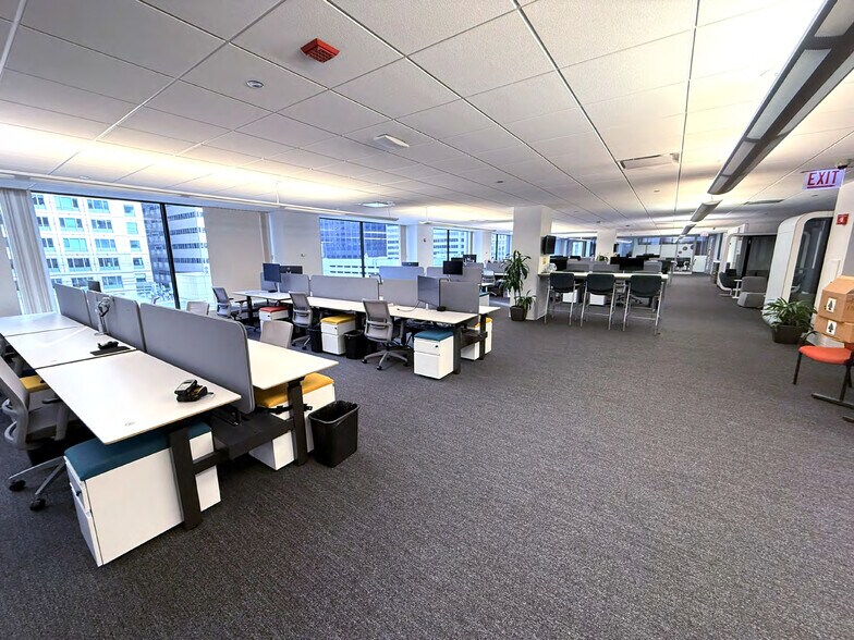 More Photos Of 230 W Monroe St, Chicago Office For Lease