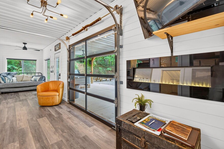 More Photos Of 21360 State Route 327, Laurelville Specialty For Sale