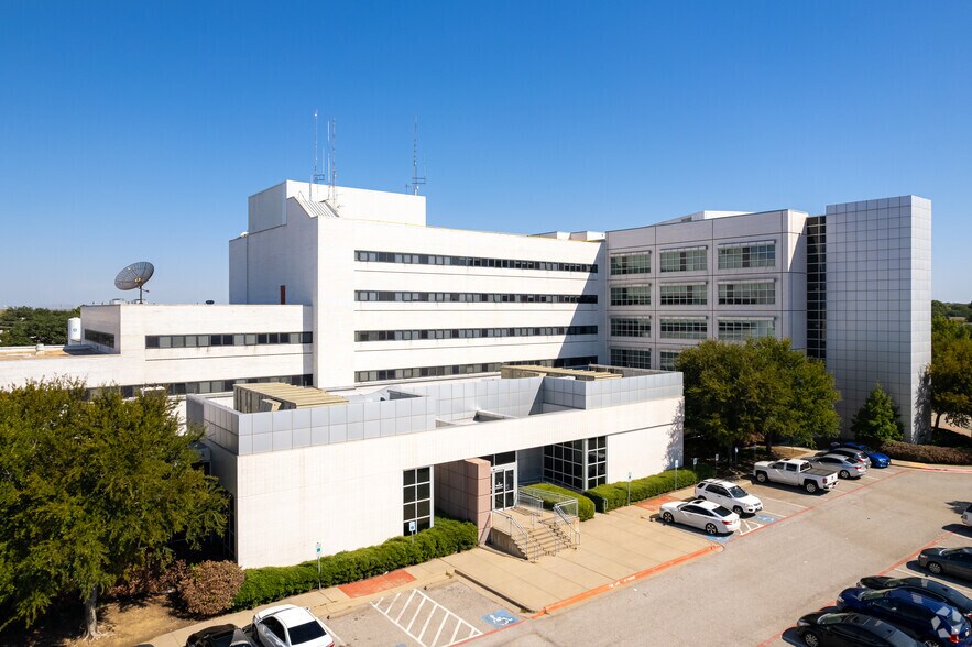 More Photos Of 4323-4343 N Josey Ln, Carrollton Hospital For Lease