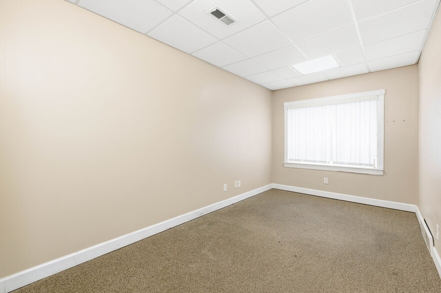 More Photos Of 207 Eiler Ave, Louisville Warehouse For Sale