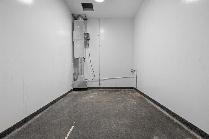 More Photos Of 1501 Sage Rd, Medford Warehouse For Sale