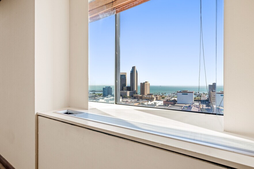 More Photos Of 615 N Upper Broadway St, Corpus Christi Office For Sale