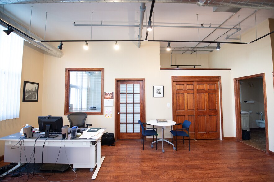 More Photos Of 824 W Superior St, Chicago Office Residential For Sale