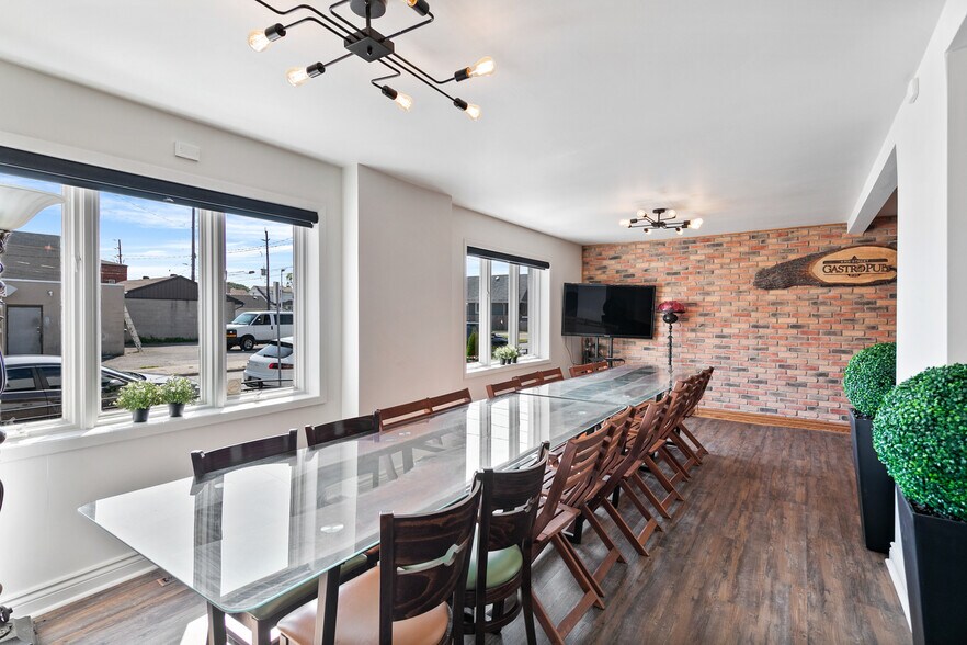 More Photos Of 839 Erie E, Windsor Restaurant For Sale
