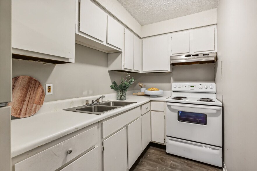 More Photos Of 1001 W 9th St, Russellville Apartments For Sale