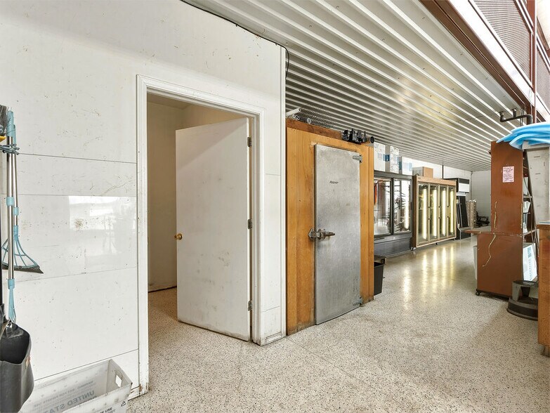 More Photos Of 530 N Mississippi Ave, Ada Freestanding For Sale