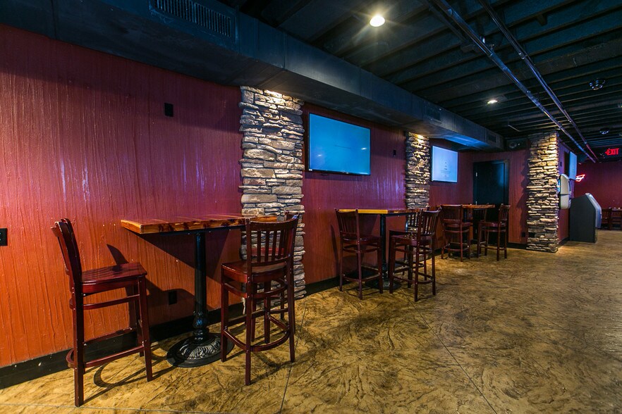 More Photos Of 163 Main St, Dubuque Restaurant For Sale