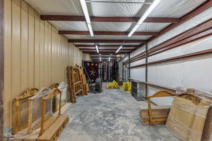 More Photos Of 302 N Access Rd, Clyde Showroom For Sale