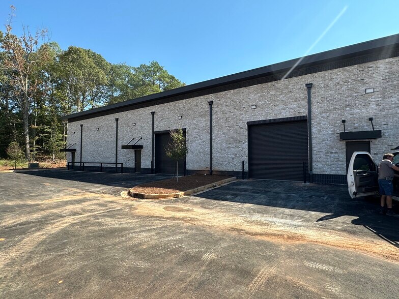 More Photos Of 2533 S Waterworks Rd, Buford General Retail For Sale