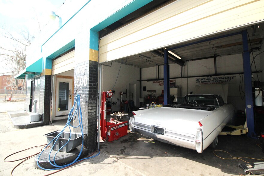 More Photos Of 5106 N Main St, Jacksonville Service Station For Sale