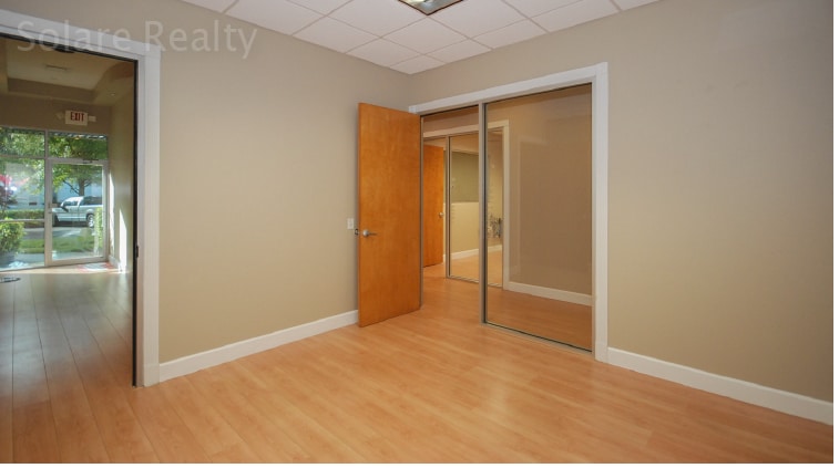 More Photos Of 7751 Kingspointe Pky, Orlando Light Distribution For Lease