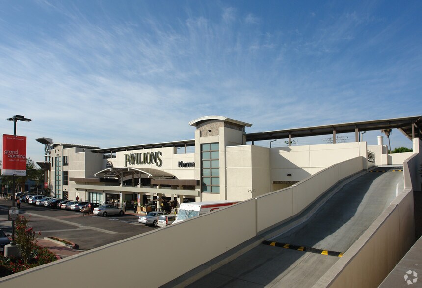 More Photos Of 8951 Santa Monica Blvd, West Hollywood Storefront For Lease