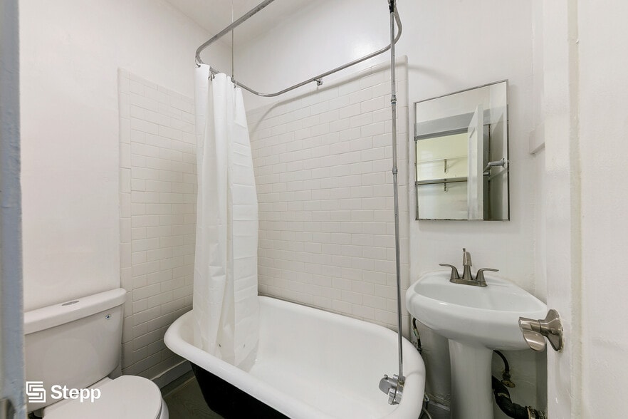 More Photos Of 445 E 3rd St, Long Beach Apartments For Sale