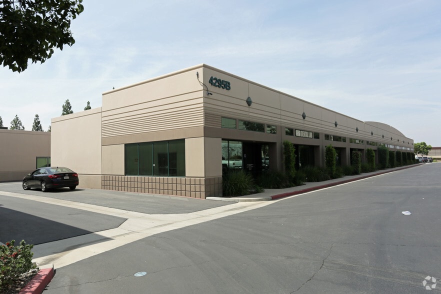 More Photos Of 4295 Jurupa St, Ontario Flex For Lease