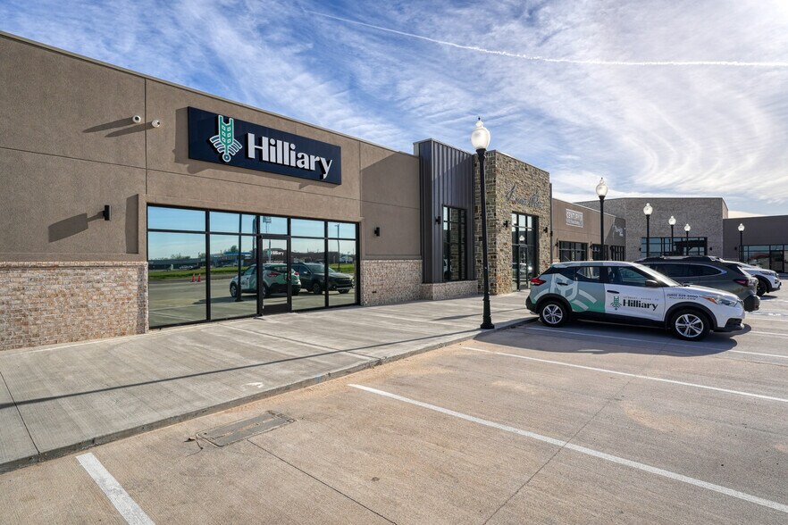 More Photos Of 13002-13070 Commerce St., Elgin Storefront Retail Office For Sale