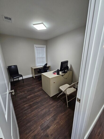 More Photos Of 1615 Remount Rd, Charleston Office Residential For Lease