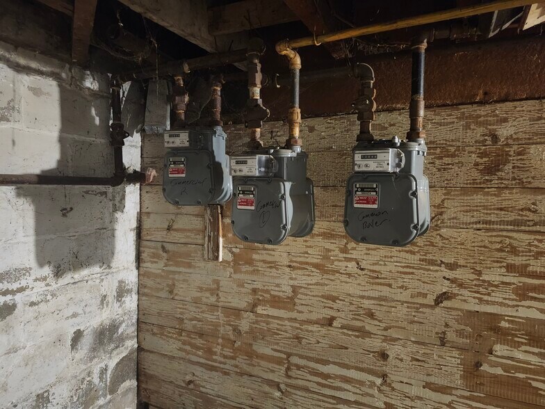 More Photos Of 1499 Main St E, Hamilton Storefront Retail Residential For Sale