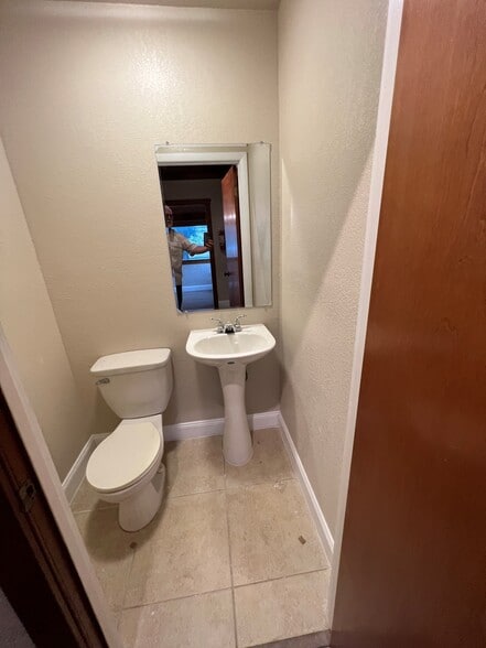More Photos Of 550 S Highland St, Mount Dora Office For Lease