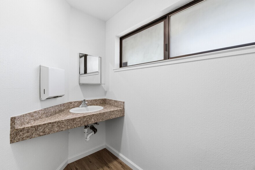 More Photos Of 47 Penny Ln, Watsonville Medical For Sale