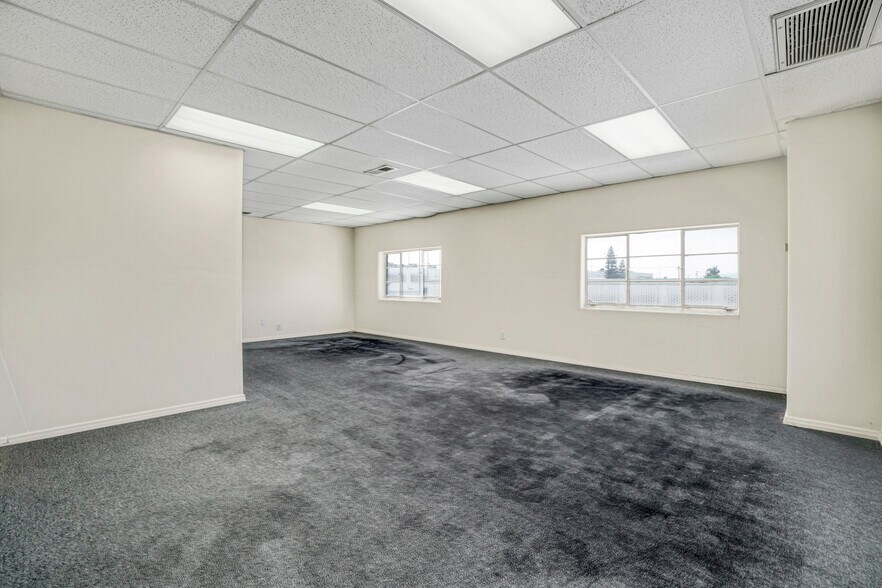 More Photos Of 4667 Rosecrans Ave, Hawthorne Light Manufacturing For Lease