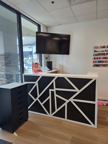 More Photos Of 2655 N Cobb Pky, Kennesaw Storefront For Lease