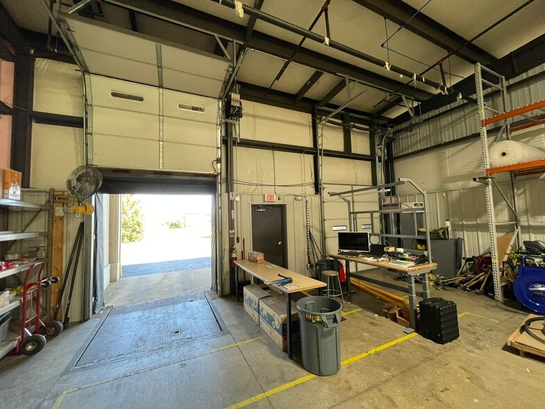 More Photos Of 11131 Kiley Dr, Huntley Warehouse For Lease