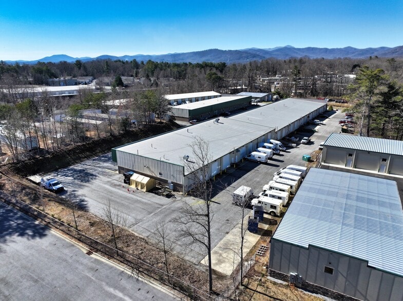 More Photos Of 1-18 Business Park Cir, Arden Light Distribution For Lease